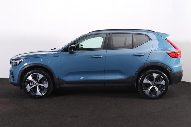 Volvo XC40 B3 Ultimate Dark - Panorama/schuifdak - IntelliSafe Assist & Surround - 360º Camera - Harman/Kardon audio - Verwarmde voorstoelen & stuur - Parkeersensoren voor & achter - Elektr. bedienb. voorstoelen met geheugen links - Draadloze tel. lader - Extra geti