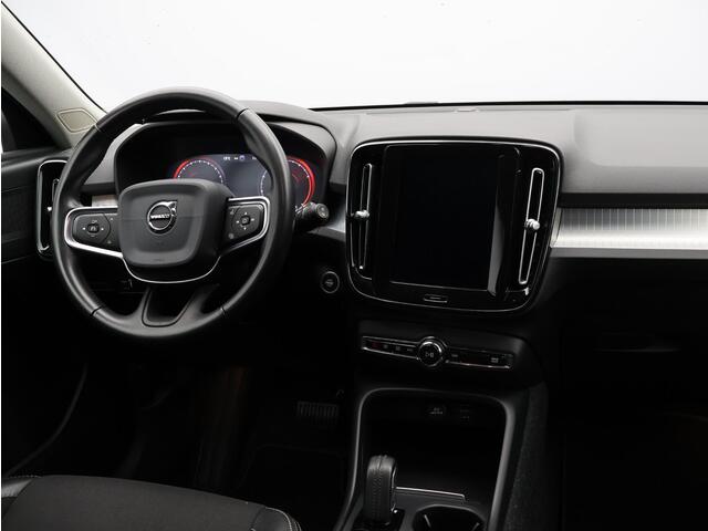 Volvo XC40 2.0 T4 Momentum Pro / Trekhaak / Stoel+stuurwielverwarming / CarPlay / Parkeercamera