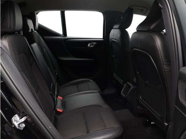 Volvo XC40 2.0 T4 Momentum Pro / Trekhaak / Stoel+stuurwielverwarming / CarPlay / Parkeercamera