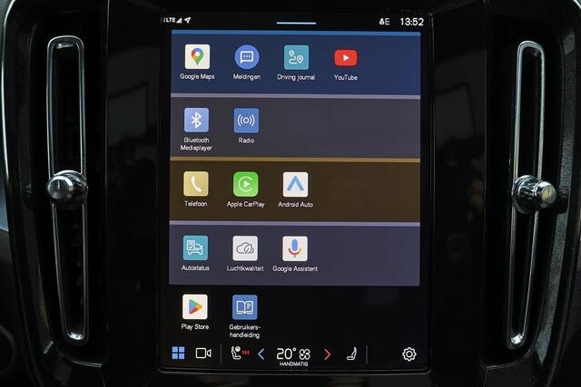 Volvo XC40 B3 Plus Black Edition - Panorama/schuifdak - IntelliSafe Assist & Surround - 360º Camera - Harman/Kardon audio - Verwarmde voorstoelen & stuur - Parkeersensoren voor & achter - Elektr. bedienb. voorstoelen met geheugen links - Draadloze tel. lader - Extra