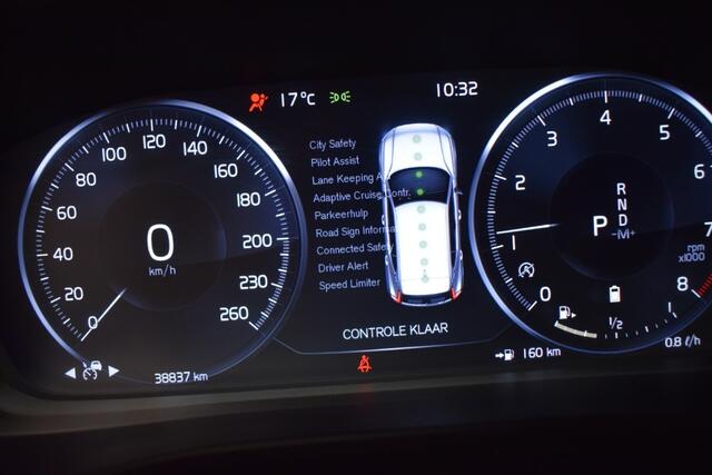 Volvo XC40 2.0 B4 198pk AUT8 R-Design Adapt. Cruise/ Camera/ Stoelverwarming/