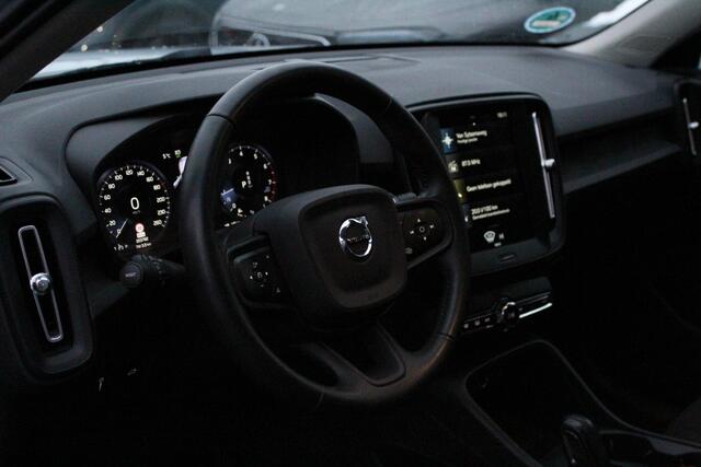 Volvo XC40 1.5 T2 Momentum Core | WEGKL-TRHAAK | CLIMA | PDC-A | DAB | 17'LMV | CARPLAY | E-KLEP | LED |