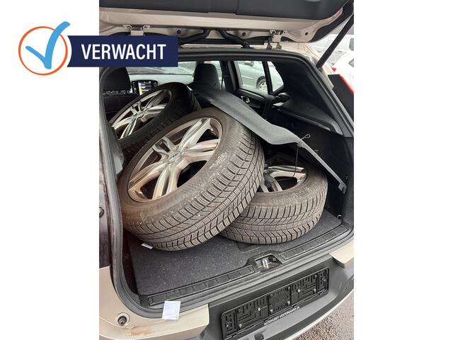 Volvo XC40 Core Recharge Plug-In Hybrid 2WD