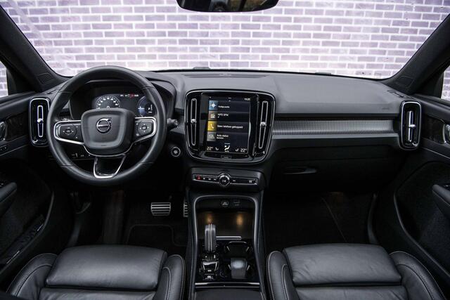 Volvo XC40 1.5 T5 Recharge R-Design | Adaptieve Cruise Control | Panoramadak | 360° parkeercamera | Trekhaak | Stoel-/Stuurverwarming | Lederen Bekleding |