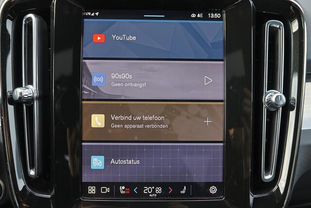 Volvo XC40 B3 Plus Dark - IntelliSafe Assist & Surround - Harman/Kardon audio - Parkeercamera achter - Parkeersensoren voor & achter - Elektr. bedienb. voorstoelen met geheugen links - Draadloze tel. lader - Extra getint glas - 19' LMV