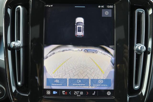 Volvo XC40 B3 Plus Dark - IntelliSafe Assist & Surround - Harman/Kardon audio - Parkeercamera achter - Parkeersensoren voor & achter - Elektr. bedienb. voorstoelen met geheugen links - Draadloze tel. lader - Extra getint glas - 19' LMV