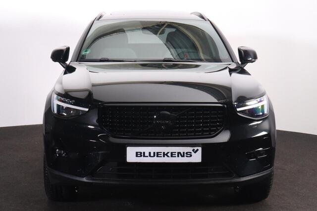 Volvo XC40 B3 Plus Black Edition - Panorama/schuifdak - IntelliSafe Assist & Surround - 360º Camera - Harman/Kardon audio - Verwarmde voorstoelen & stuur - Parkeersensoren voor & achter - Elektr. bedienb. voorstoelen met geheugen links - Draadloze tel. lader - Extra