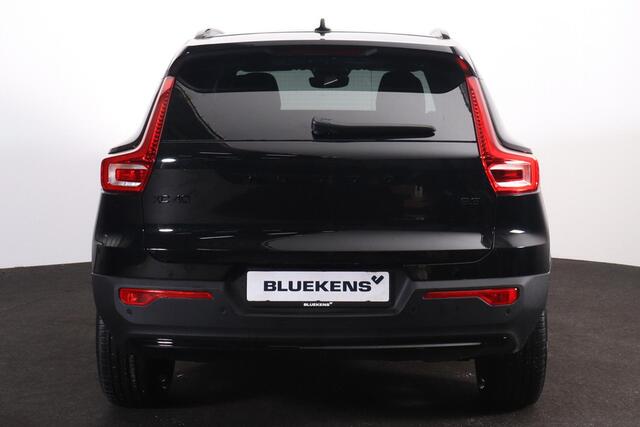 Volvo XC40 B3 Plus Black Edition - Panorama/schuifdak - IntelliSafe Assist & Surround - 360º Camera - Harman/Kardon audio - Verwarmde voorstoelen & stuur - Parkeersensoren voor & achter - Elektr. bedienb. voorstoelen met geheugen links - Draadloze tel. lader - Extra