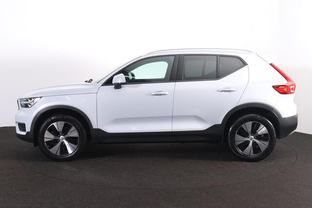Volvo XC40 T2 Momentum Business - IntelliSafe Assist - Parkeercamera achter - Parkeersensoren voor & achter - Apple Carplay & Android Auto - High Performance audio - Extra getint glas - 18' LMV