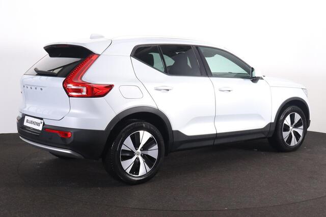 Volvo XC40 T2 Momentum Business - IntelliSafe Assist - Parkeercamera achter - Parkeersensoren voor & achter - Apple Carplay & Android Auto - High Performance audio - Extra getint glas - 18' LMV
