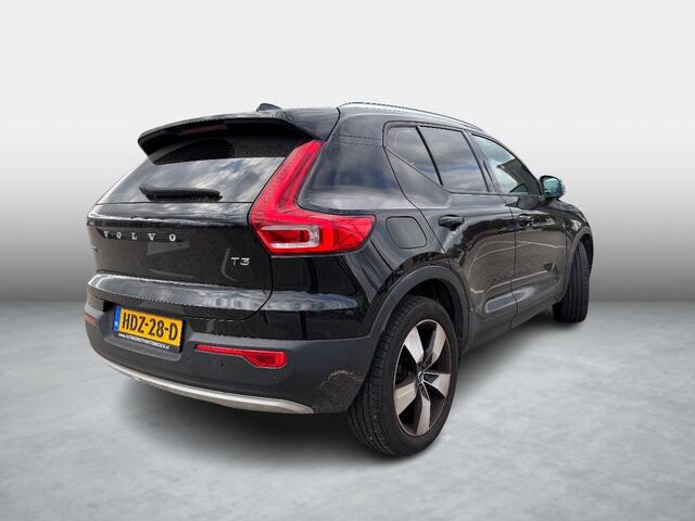 Volvo XC40 1.5 T3 Momentum Pro | Stoelverwarming | Keyless entry/start | 19"lm velgen | Parkeersensoren V+A | Parkeercamera | Metallic lak |