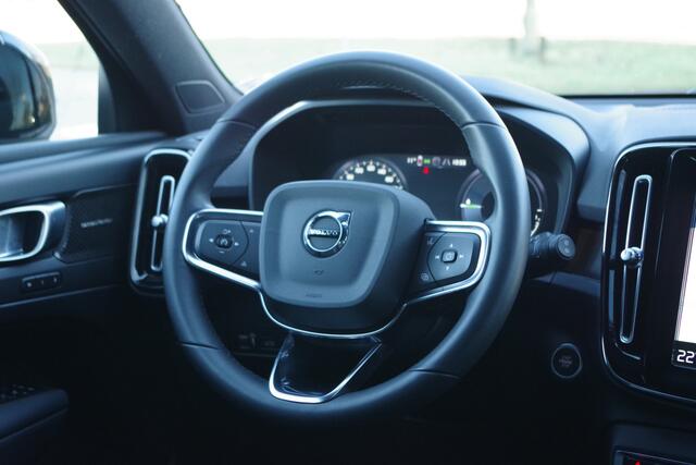 Volvo XC40 1.5 T5 262 PK Plug-In Hybrid Plus Dark, Leder-Alcantara, Harman/Kardon Sound, Winterpakket