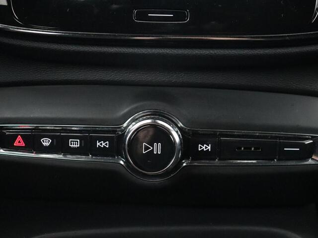 Volvo XC40 Recharge P8 AWD R Design | Stoel & stuurverwarming | Camera | Leder/Alcantara | Adaptive cruise | Keyless | Full LED | Navigatie | Harman/Kardon