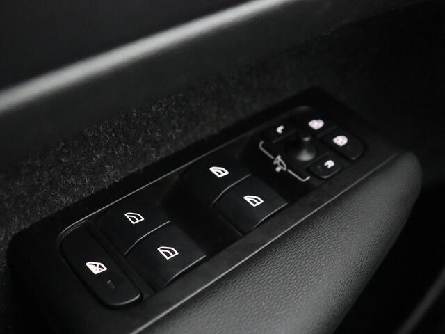 Volvo XC40 Recharge P8 AWD R Design | Stoel & stuurverwarming | Camera | Leder/Alcantara | Adaptive cruise | Keyless | Full LED | Navigatie | Harman/Kardon