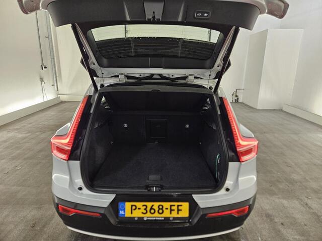 Volvo XC40 1.5 T2 Momentum Business LED | Keyless | achteruit rij camera | Parkeersensoren vóór achter | Adaptieve cruise control | AppleCarPlay |