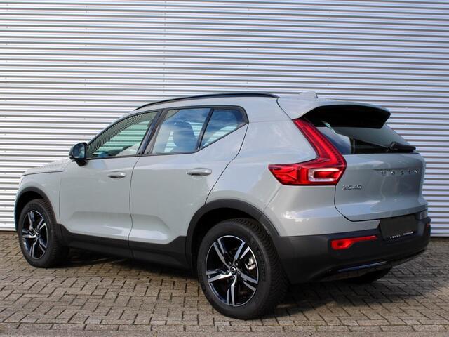 Volvo XC40 2.0 B4 Plus Dark Automaat / Harman Kardon audio / Trekhaak / Elektr. bed. stoelen / Verwarmd voorruit