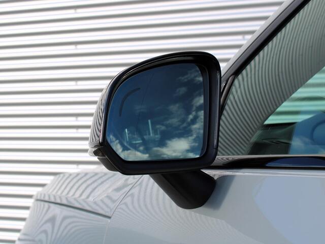 Volvo XC40 2.0 B4 Plus Dark Automaat / Harman Kardon audio / Trekhaak / Elektr. bed. stoelen / Verwarmd voorruit