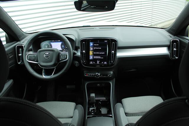 Volvo XC40 T5 Automaat Plug-in hybrid Plus Dark | Premium Audio by Harman Kardon | Interieur Voorverwarming | Power Seats | Parkeer Camera | Park Assist Voor & Achter | Semi Elektrische Trekhaak |