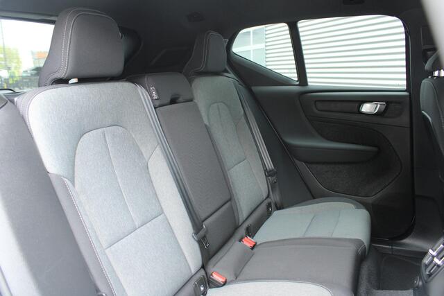 Volvo XC40 T5 Automaat Plug-in hybrid Plus Dark | Premium Audio by Harman Kardon | Interieur Voorverwarming | Power Seats | Parkeer Camera | Park Assist Voor & Achter | Semi Elektrische Trekhaak |