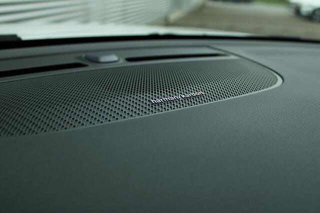 Volvo XC40 T5 Automaat Plug-in hybrid Plus Dark | Premium Audio by Harman Kardon | Interieur Voorverwarming | Power Seats | Parkeer Camera | Park Assist Voor & Achter | Semi Elektrische Trekhaak |