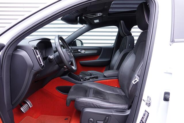 Volvo XC40 2.0 T4 R-Design | Pano | Trekhaak | Memory | H&K | Camera | ACC |