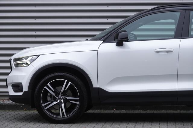 Volvo XC40 2.0 T4 R-Design | Pano | Trekhaak | Memory | H&K | Camera | ACC |
