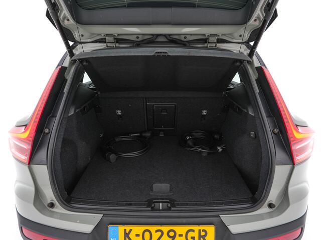 Volvo XC40 Recharge P8 AWD R-Design [ 3-Fase ] {SOH-90%} (INCL-BTW) Aut. *PANO | LEATHER-ALCANTARA | ADAPTIVE-CRUISE | DIGI-COCKPIT | FULL-LED | HARMAN/KARDON | CAMERA | NAVI-FULLMAP | ECC | PDC | KEYLESS | HEATED-SPORTSEATS | TOWBAR | 20''ALU*
