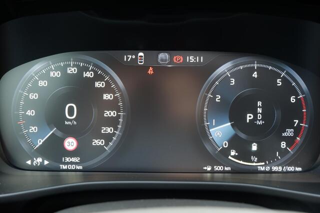 Volvo XC40 B3 Momentum Business | Dealeronderhouden | Panoramadak | Adaptive cruise control | 18" Lichtmetalen velgen | BLIS | Volvo on Call |