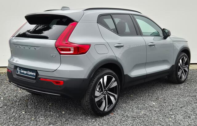 Volvo XC40 2.0 B3 Ultra Dark 20" Wielen - Panoramadak - Lighting - Harman Kardon Audio - 360 Cam - Privacy Glass - R980 Interieur - voorruit verwarming - Power seats met memory
