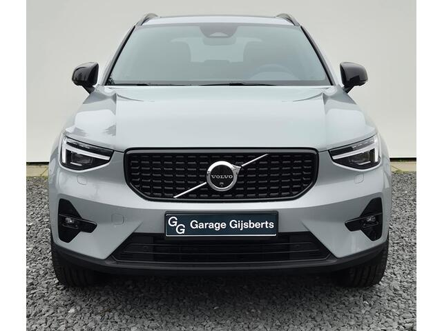 Volvo XC40 2.0 B3 Ultra Dark 20" Wielen - Panoramadak - Lighting - Harman Kardon Audio - 360 Cam - Privacy Glass - R980 Interieur - voorruit verwarming - Power seats met memory