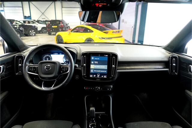 Volvo XC40 Volvo XC40 1.5 T5 Plug-in Hybrid 193kW/262pk DCT7 Ultimate Bright PANORAMADAK + HARMAN/KARDON + ADAPT.CRUISE + PILOT ASSIST + NAVI SENSUS + BLIS + LANE ASSIST + EL.STOELEN + STOEL-&STUURVERWARMING + 360 CAMERA + KEYLESS + PARKSENSOREN V&A + 19" LM-VELGEN!