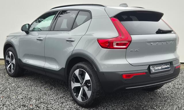 Volvo XC40 2.0 B4 Ultra Dark MY 2026 - 19" Wielen - Panoramadak - Harman Kardon Audio - Lighting - 360 Cam - Climate - Privacy Glass - R980 Interieur - voorruit verwarming - Power seats met memory