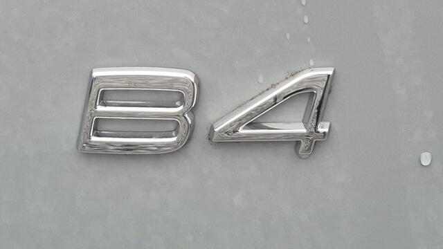 Volvo XC40 2.0 B4 Ultra Dark MY 2026 - 19" Wielen - Panoramadak - Harman Kardon Audio - Lighting - 360 Cam - Climate - Privacy Glass - R980 Interieur - voorruit verwarming - Power seats met memory