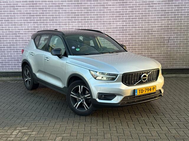 Volvo XC40 T4 AWD R-Design | Navigatie | Park Assist | Trekhaak | Keyless Entry | Parkeercamera | Adaptieve Cruise Control | LED | Half Lederen Bekleding | Elektrische Achterklep | Harman Kardon Audio | Volvo On Call