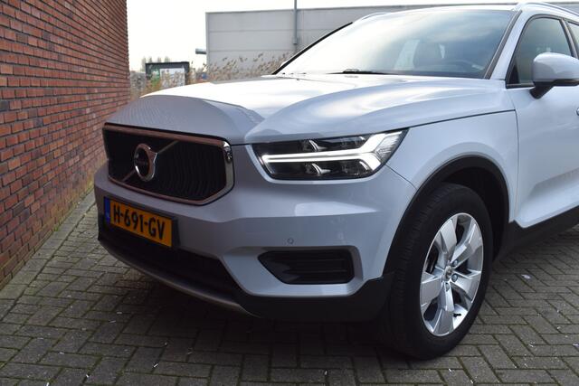 Volvo XC40 T3 163PK Momentum Pro | Leder |