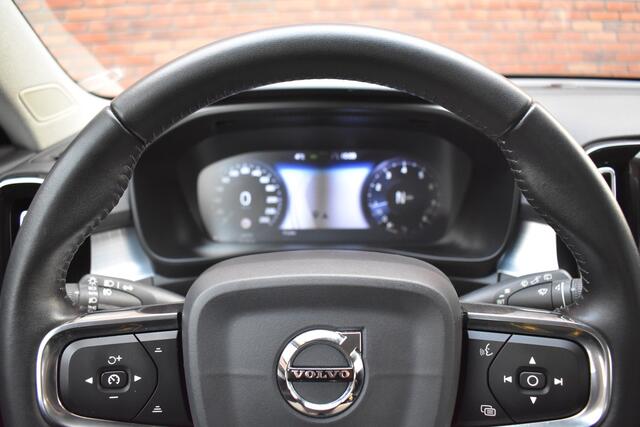 Volvo XC40 T3 163PK Momentum Pro | Leder |