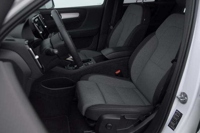 Volvo XC40 T4 211PK Automaat Plug-in hybrid Core Bright / Apple carplay / Parkeersensoren met camera / Stoelverwarming / Elektrische achterklep / Keyless entry / Parkeersensoren met camera