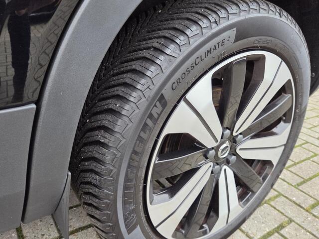 Volvo XC40 Plug-in hybrid T4 Ultimate Dark | Trekhaak | Panoramadak | 360° camera | Harman Kardon audio | Adaptive cruise control | Navigatie | Stoel- en stuurverwarming | Apple Carplay / Android Auto | Elektrische stoelverstelling |