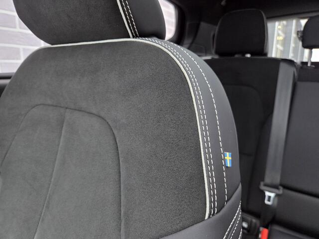 Volvo XC40 Plug-in hybrid T4 Ultimate Dark | Trekhaak | Panoramadak | 360° camera | Harman Kardon audio | Adaptive cruise control | Navigatie | Stoel- en stuurverwarming | Apple Carplay / Android Auto | Elektrische stoelverstelling |