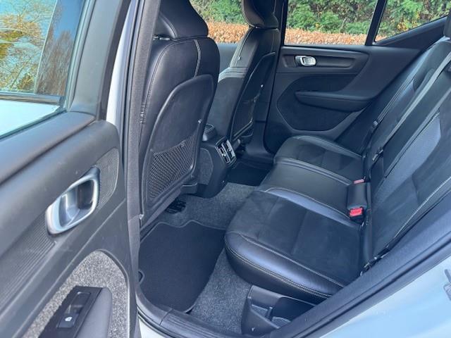 Volvo XC40 RECHARGE P8 AWD R-DESIGN WARMTEPOMP/HLEER/NAV/ACARPLAY/LED/FABRIEKSGARANTIE