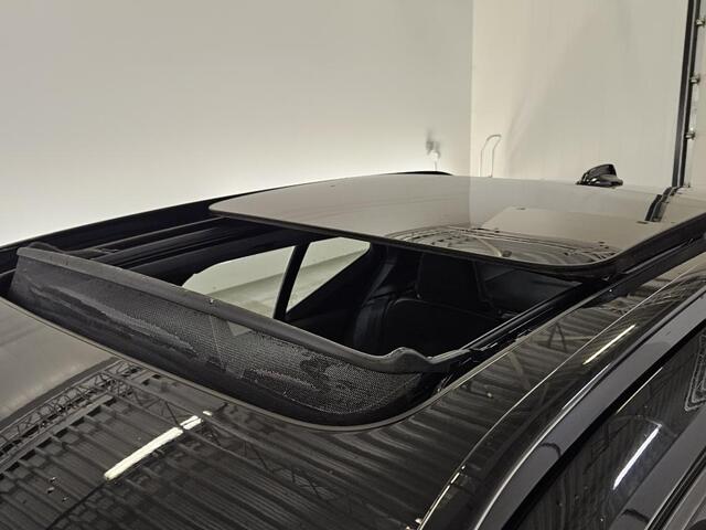 Volvo XC40 Recharge P8 AWD R-Design | Adaptieve Cruise Control | Trekhaak | Panoramadak | Harman Kardon Audio | Dodehoek Detectie | Stoel-/Stuurverwarming | 360 Parkeercamera |