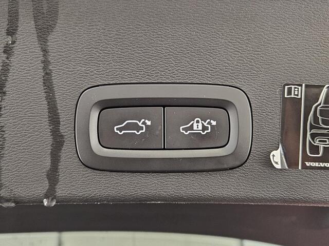 Volvo XC40 1.5 T2 R-Design | Keyless entry/start | Adaptief | BLIS | Stoelverwarming/stuurverwaring | 20"velgen | Extra getint glas | Apple carplay/android auto | Volvo on Call |