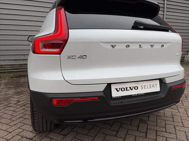 Volvo XC40 Recharge Ultimate 70 kWh / 20" Velgen / Luxe bekleding / Trekhaak / Kantel/schuifdak /