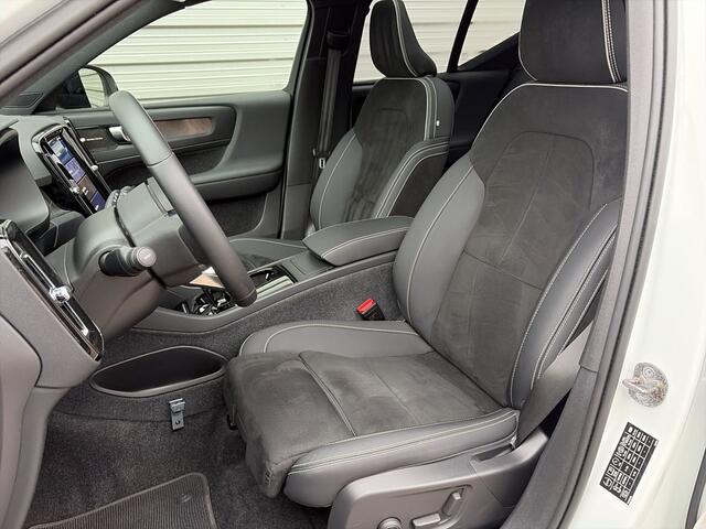 Volvo XC40 Recharge Ultimate 70 kWh / 20" Velgen / Luxe bekleding / Trekhaak / Kantel/schuifdak /