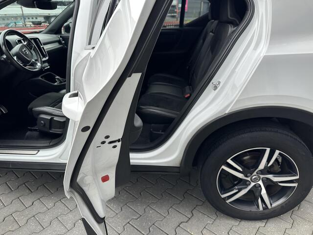 Volvo XC40 1.5 T3 R-Design Pano|Cam|Apple carplay