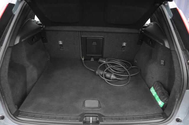 Volvo XC40 T4 211PK Automaat Recharge Inscription Expression Adaptieve cruise control / Elektrische achterklep / keyless entry / parkeersensoren met camera / Apple carplay / Bluetooth / Elektrische stoelen met geheugen