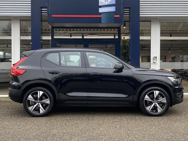 Volvo XC40 Recharge P8 AWD R-Design / Automaat / NL-Auto / Dealer-Onderhouden / Pilot-Assist / Standkachel / Stuur- en Stoelverwarming / Elektr.-Wegklapbare Trekhaak / LED / Keyless / Dodehoek-Detectie / Elektr.-Achterklep / Apple-Carplay & Android-Auto / DAB Radio-