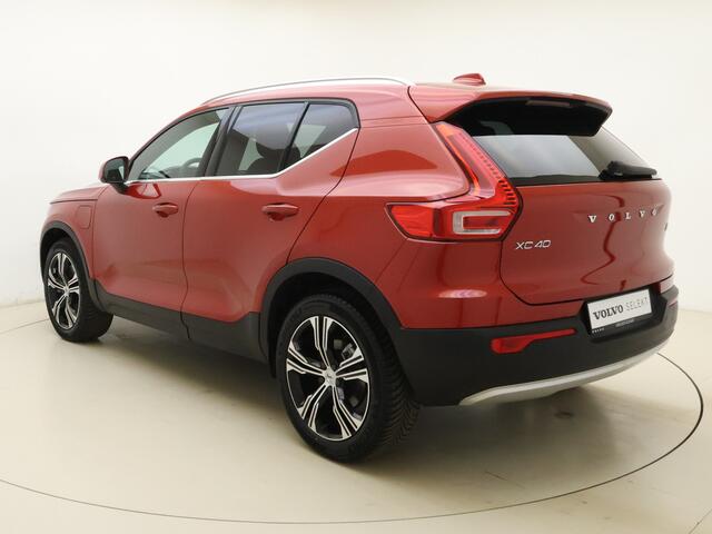 Volvo XC40 T5 262pk Inscription / Stoelverwarming / Camera / 19 inch / Zitting verlenging / Trekhaak /