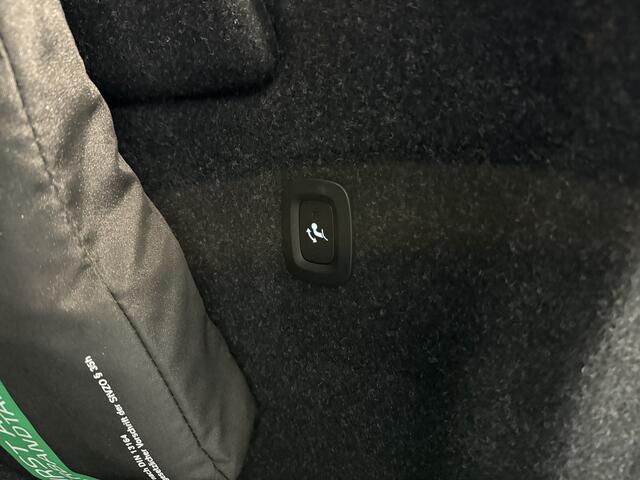 Volvo XC40 T5 262pk Inscription / Stoelverwarming / Camera / 19 inch / Zitting verlenging / Trekhaak /