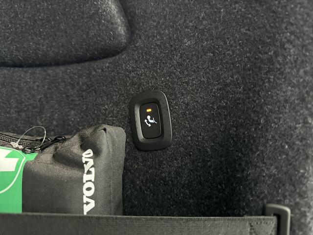 Volvo XC40 T5 262pk Business Pro / Panorama dak / Harman en Kardon audio / Stoel/- en stuurverwarming / Trekhaak /